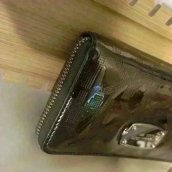 Michael Kors Wallet/Wristlet - Picture 8 of 9